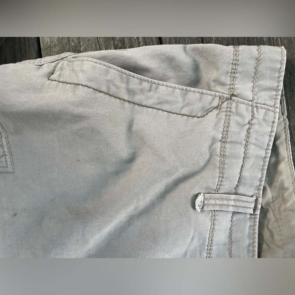 NWOT Union Bay Men’s Beige Cargo Shorts Size 48 - Picture 4 of 7